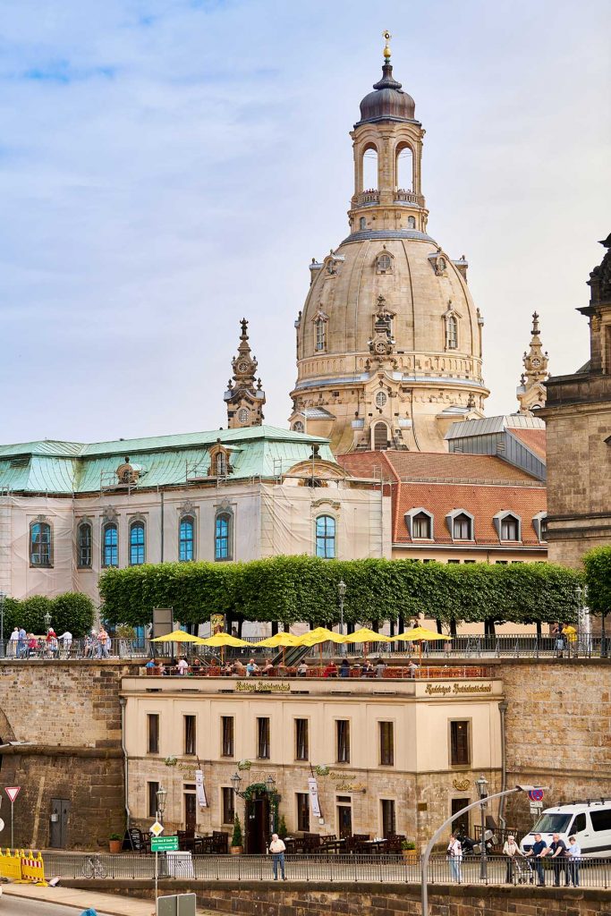 Radeberger Ausschank in Dresden mit Frauenkirche